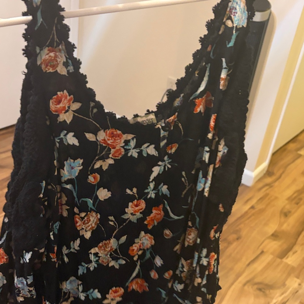 Chic Black Floral Sleeveless Top